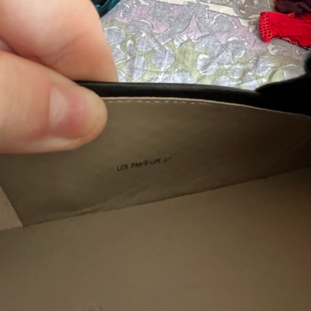 VINCE Slip Ons - Picture 7 of 7